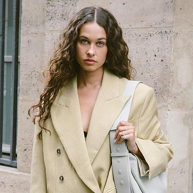 Por qué se encrespa el pelo rizado después de lavarlo: los errores que cometes a la hora de definir los rizos