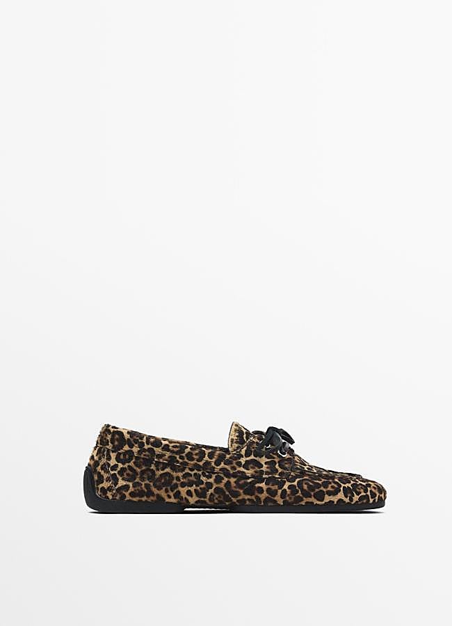Imagen - Náuticos con estampado de leopardo de Massimo Dutti.