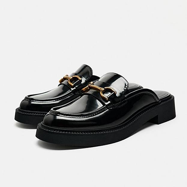 Mocasín destalonado detalle metálico (39,95€)