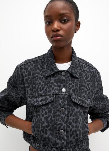 Imagen - Chaqueta estampada de Pull & Bear (35,99 euros)