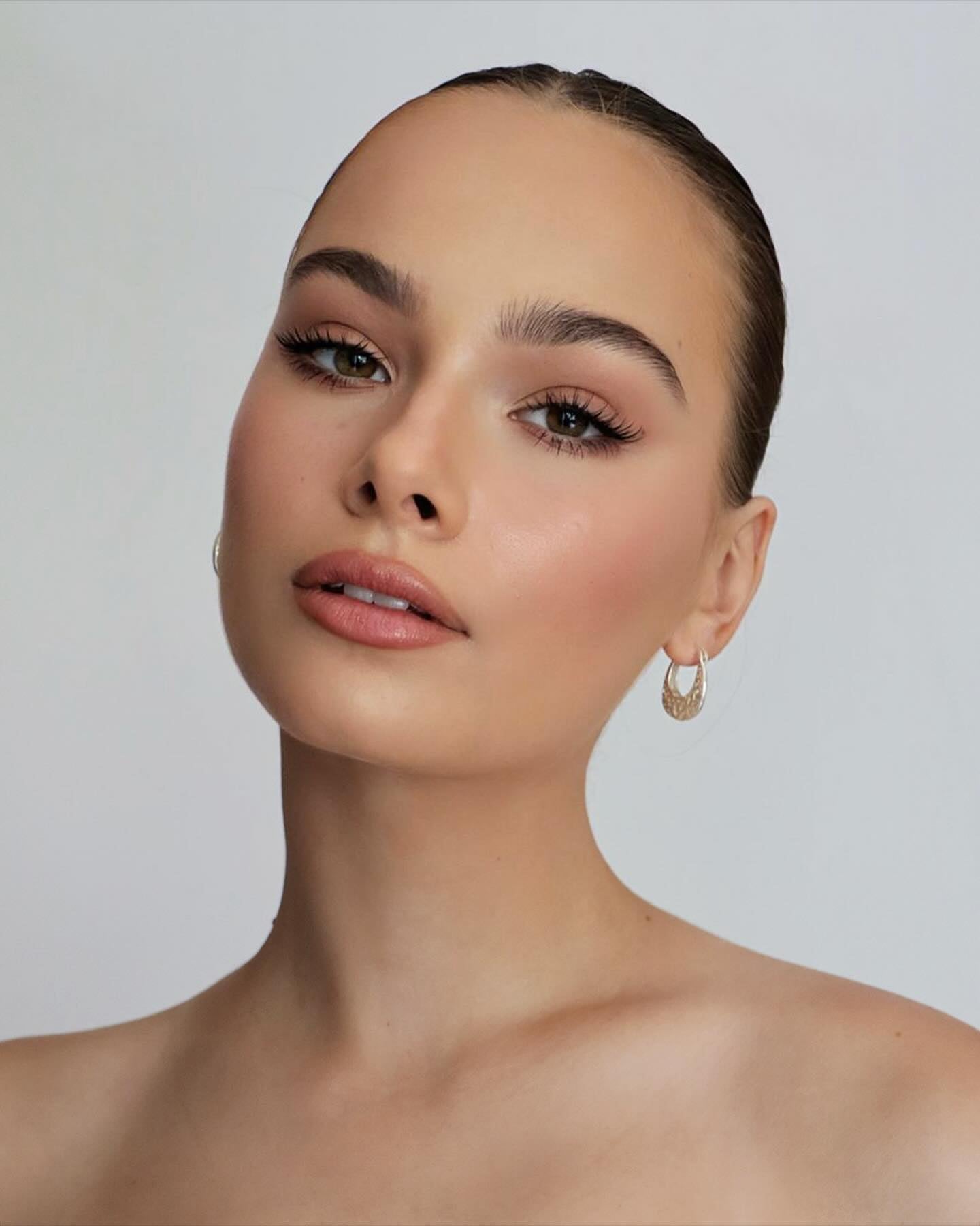 Contornos de ojos suaves para eliminar ojeras e iluminar la mirada