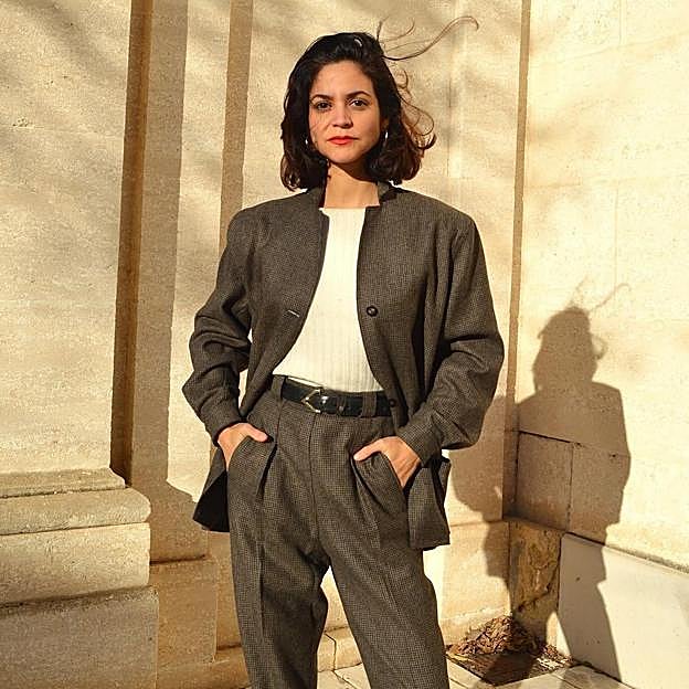 Trajes básicos elegantes como look comodín que debes tener en tu armario este otoño