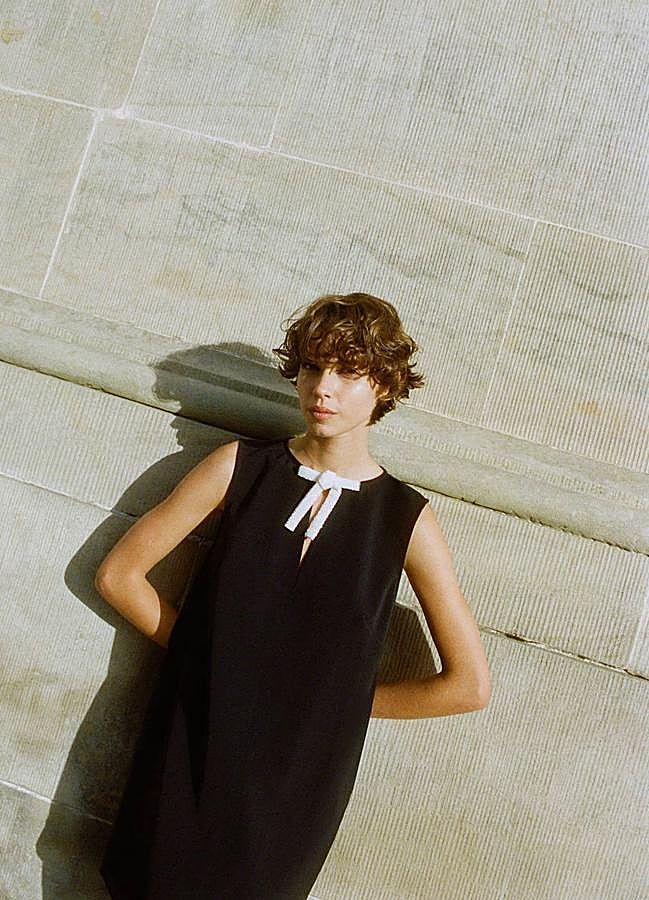 Imagen - Vestido corto preppy con adorno de cuentas