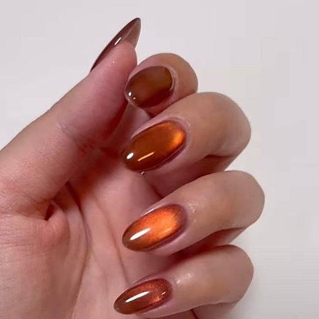 Manicura color cobre estilo jelly nails