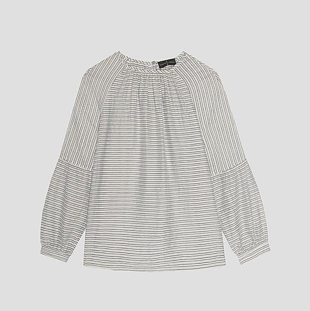 La blusa de Roberto Verino.