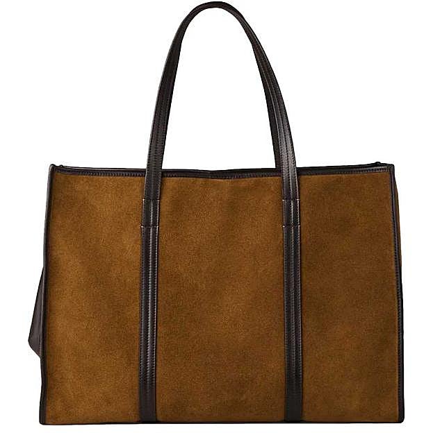 Bolso de hombro estilo tote de ante de Sandro (425€)