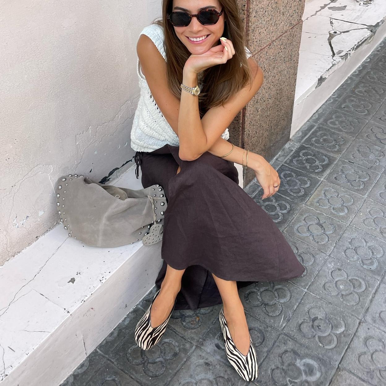 Una influencer con unas bailarinas de Parfois.