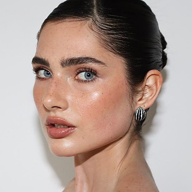 Necesitas estos correctores de maquillaje: no cuartean y son ligeros 