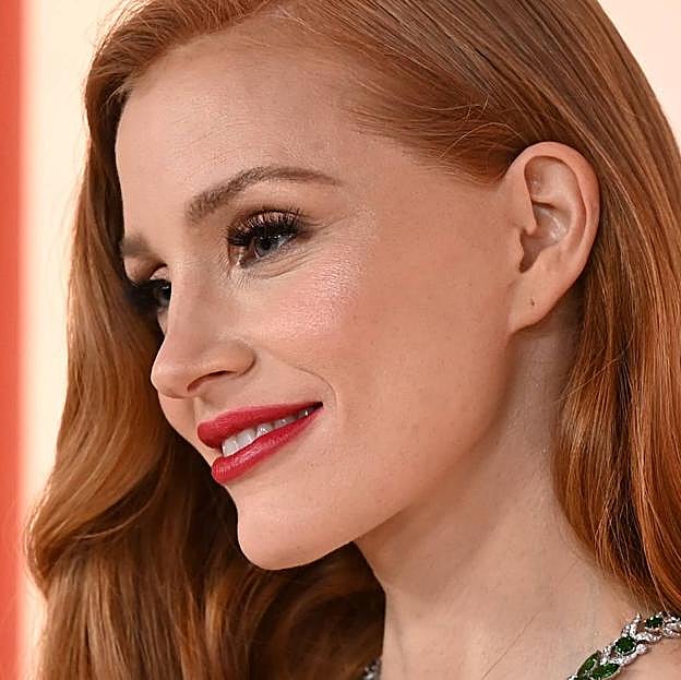 El color de moda llega también a las pestañas: prueba lo bien que queda una máscara borgoña