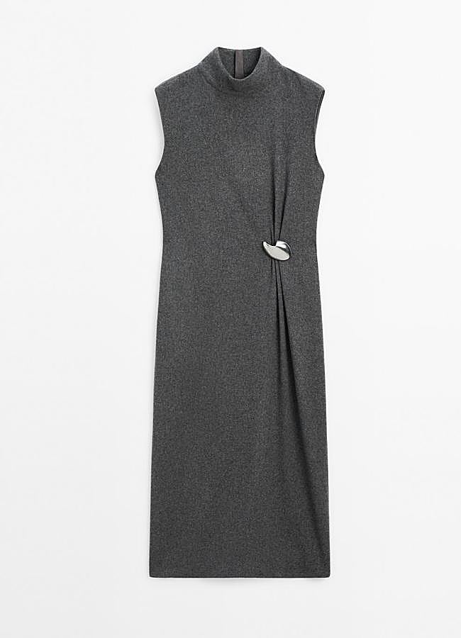 Imagen - Vestido gris con broche, 99,95 euros.