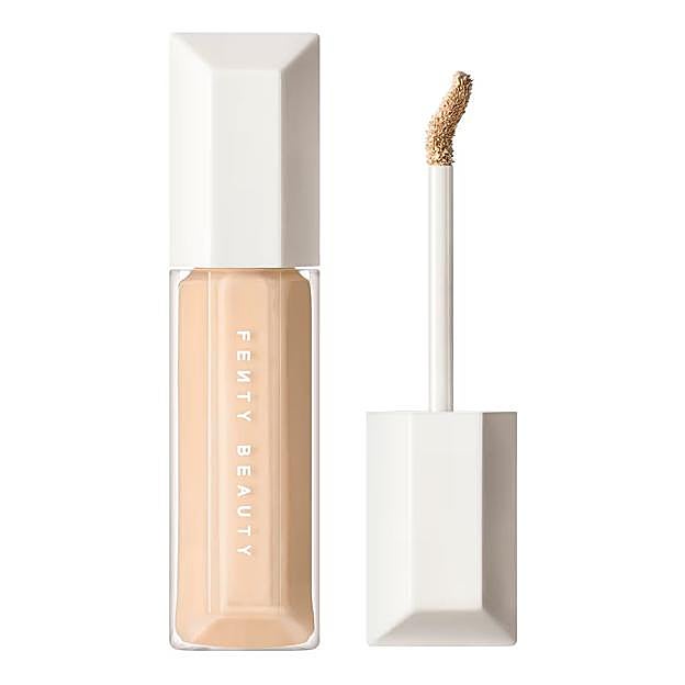 Corrector hidratante We're Even de Fenty Beauty.