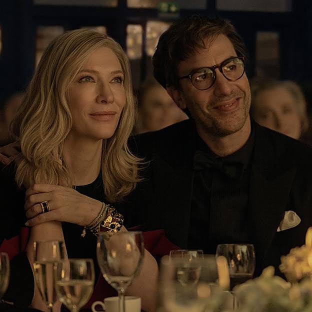 Cate Blanchett y Sacha Baron Coen, protagonistas de uno de los estrenos de series de octubre, Observada. 