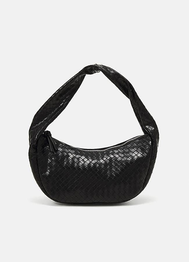 Imagen - Bolso negro trenzado de Becksöndergaard, 69,95 euros.