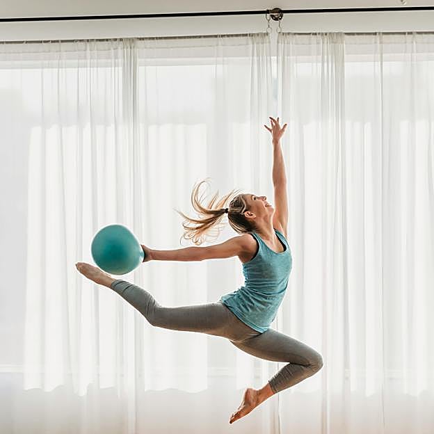 saltar-en-cama-el-stica-un-ejercicio-detox-de-bajo-impacto-mujerhoy
