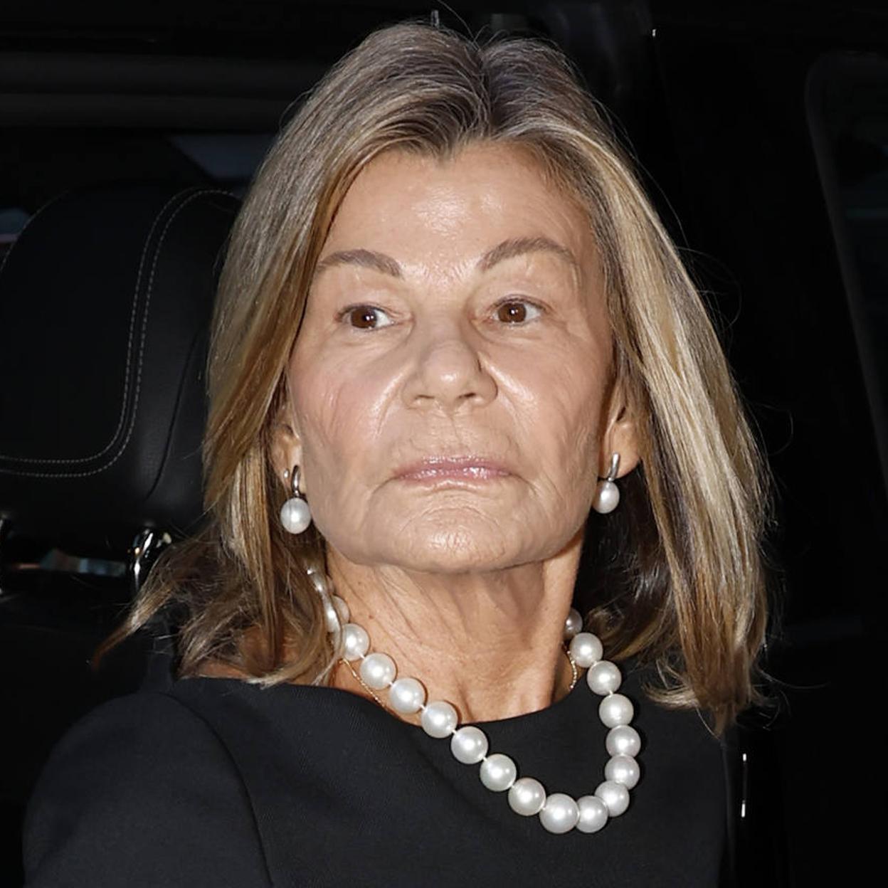 Cari Lapique, a su llegada a la misa funeral en memoria de su hija, Caritina, y de su marido, Carlos Goyanes. 