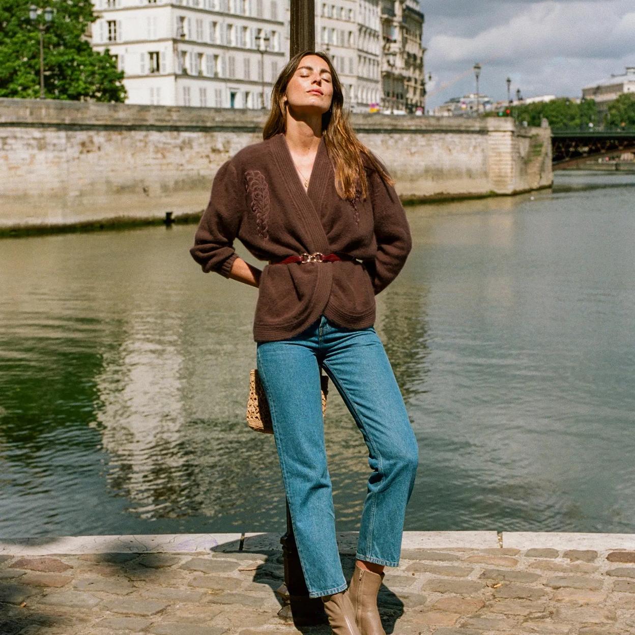 Vestidos midi, zapatos negros y muchas otras novedades recién llegadas a las tiendas. ¿Quieres descubrirlas?