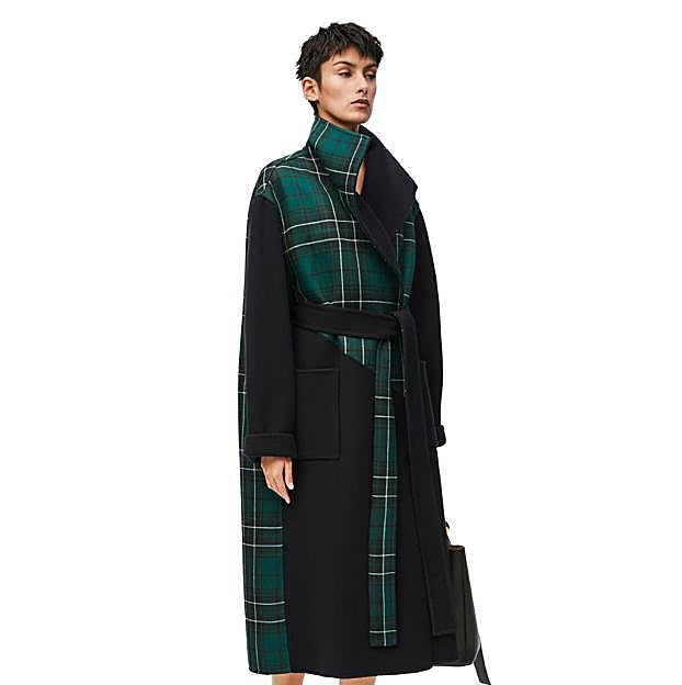 Abrigo con cinturón en mezcla de lana (3.200€)