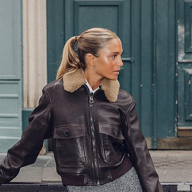 Vuelven las chaquetas estilo aviador y así las combinarás según las chicas portuguesas