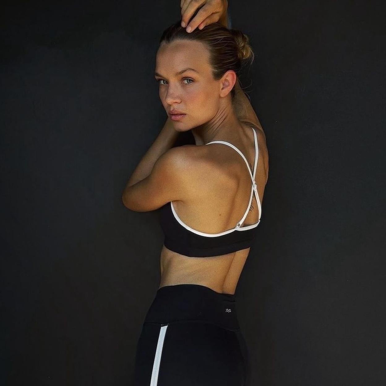 El slow training consiste en hacer ejercicio de fuerza con movimientos lentos y controlados. 