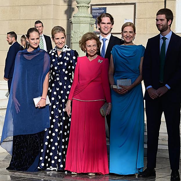 La reina Sofía, las infantas Elena y Cristina y algunos de sus hijos.