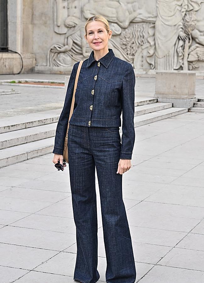 Imagen - Kelly Rutherford en París con total look en denim. Foto: Gtres.