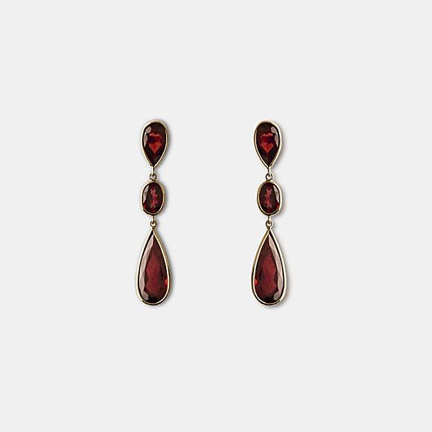 Pendeintes granates (1210€)