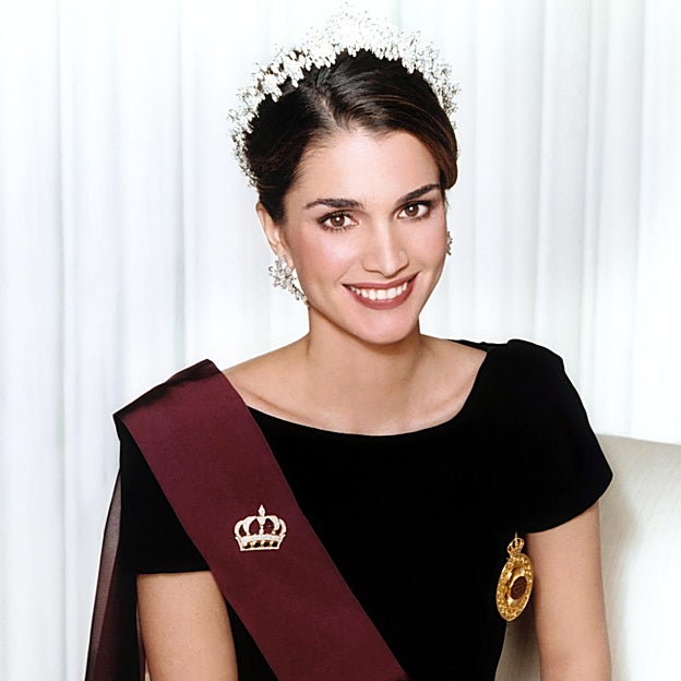 El impresionante joyero de Rania de Jordania: de su colección de tiaras a su anillo favorito con un mensaje especial