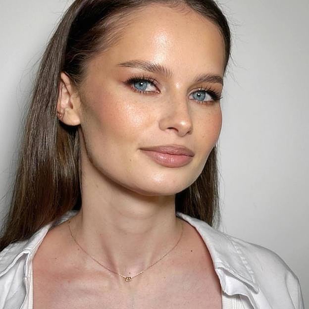 Los mejores geles de cejas transparentes para llevar la tendencia efecto laminado