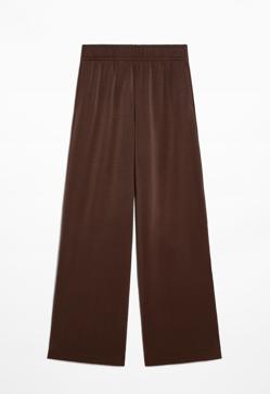 Imagen secundaria 2 - Chaqueta con modal de Oysho (39,99€)/ Pantalón ancho aplique lateral con modal de Oysho (35,99€)/ Zapatillas Forum Low Classic de Adidas (120€)