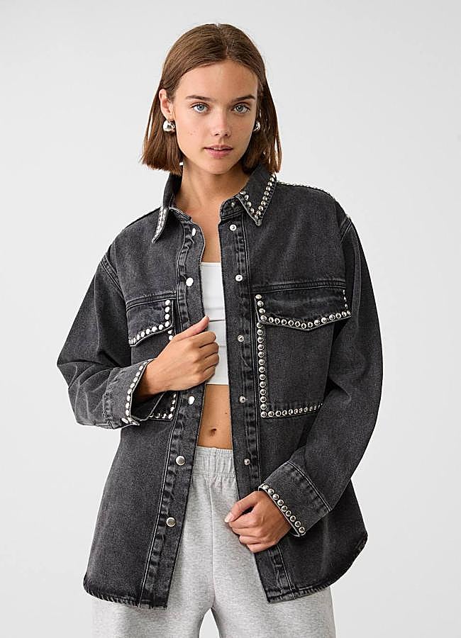Imagen - Chaqueta vaqueros oversize con tachuelas