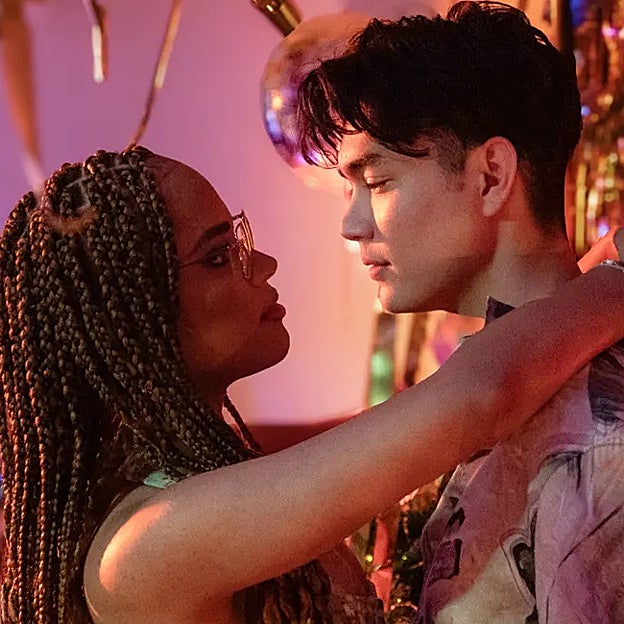 Elle (Yasmin Finney) y Tao (William Gao). 