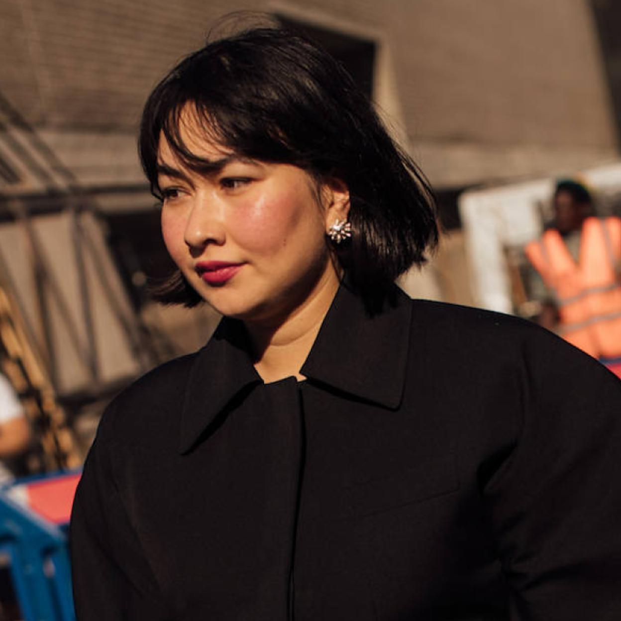 Influencer con flequillo japonés