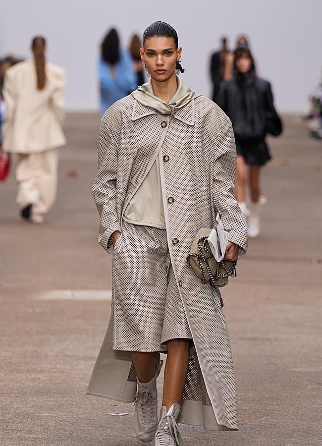 Imagen - Desfile de la temporada primavera-verano 2025 de Stella Mccartney. Foto: Launchmetrics spotlight.