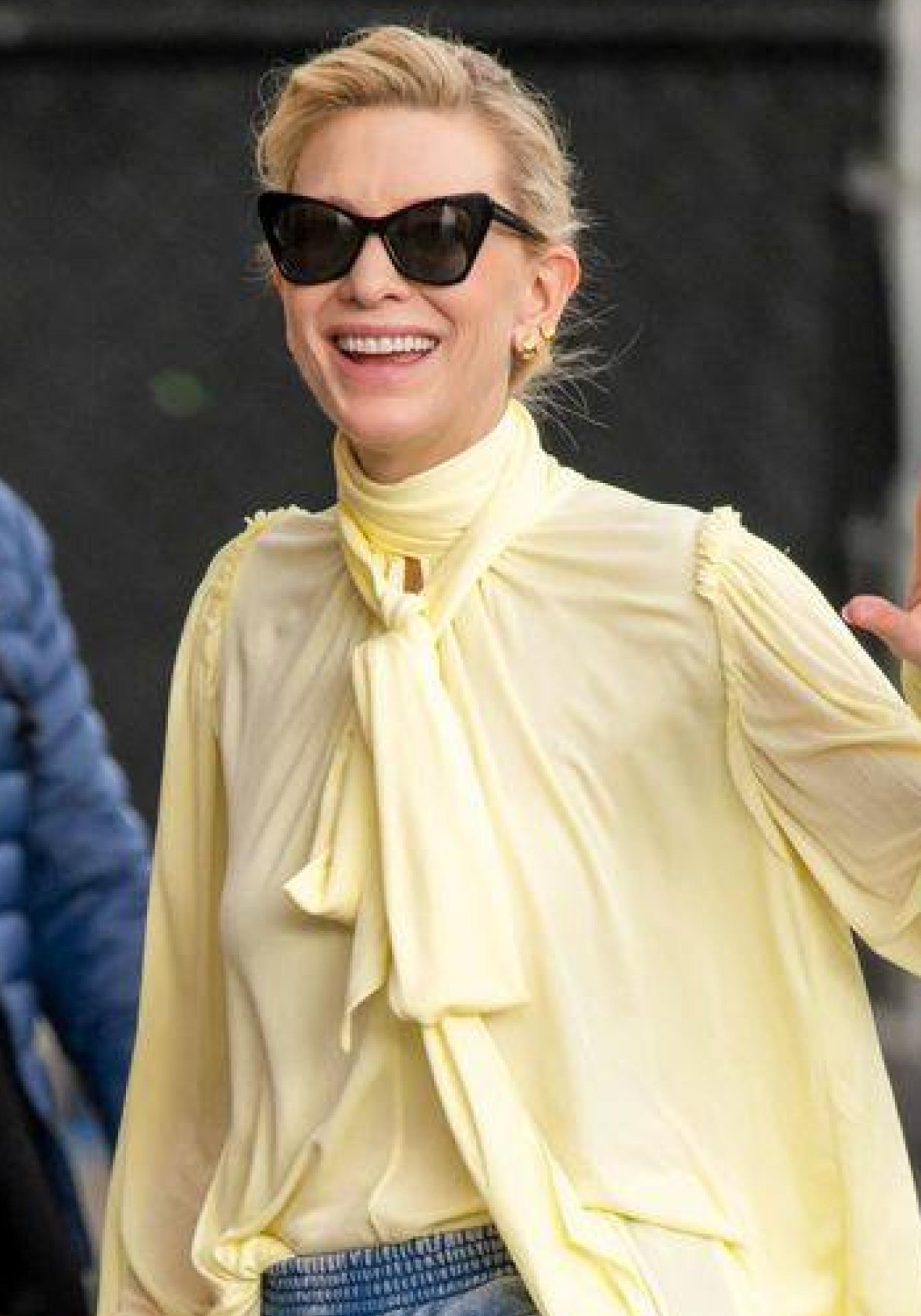 Cate Blanchett con una camisa elegante para otoño a los 50