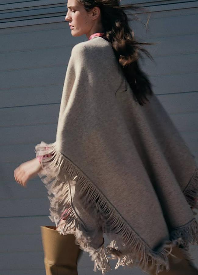 Imagen - Abrigo tipo capa con flecos