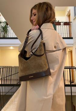 Imagen secundaria 2 - Juana Acosta, María Pombo y Manuela Velasco.