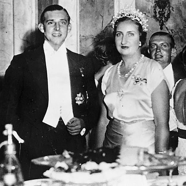 La triste boda de don Juan de Borbón y doña María de las Mercedes en el exilio: del vestido de la novia a su luna de miel