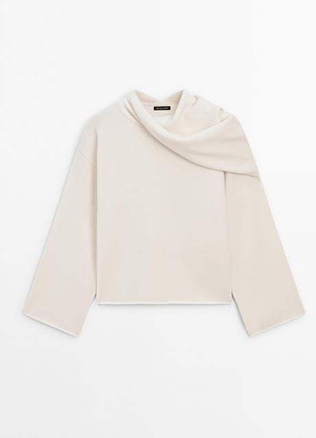 Imagen - Jersey con capa de Massimo Dutti (99,99 euros)