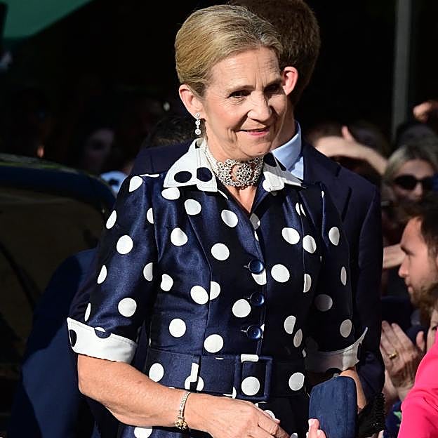 La infanta Elena, en la boda de Teodora de Grecia. 