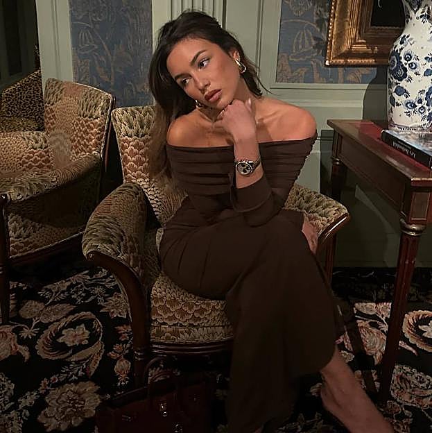 Estos vestidos off shoulder o con hombros al descubierto son los favoritos de las más elegantes en otoño