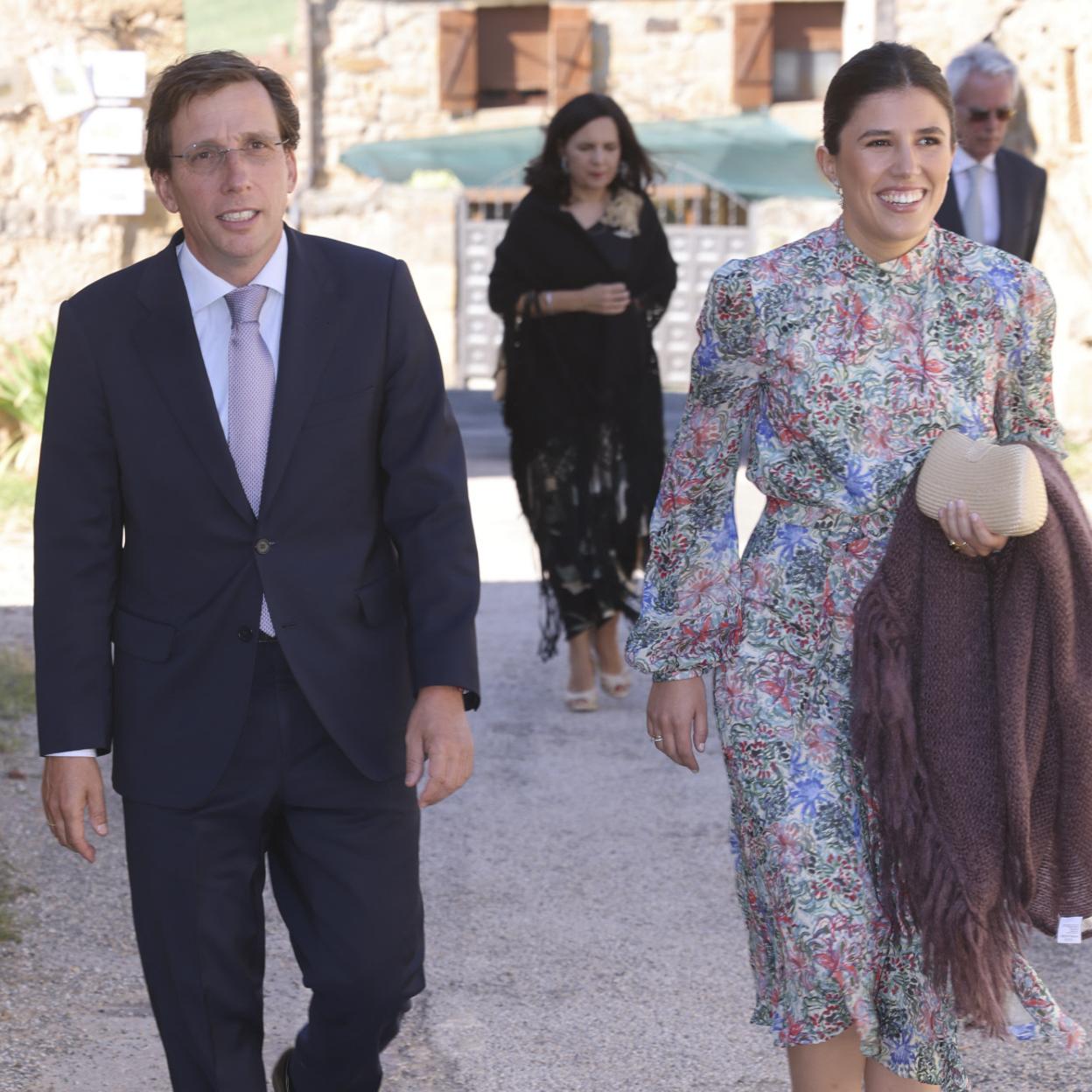 Martínez-Almeida y Teresa Urquijo