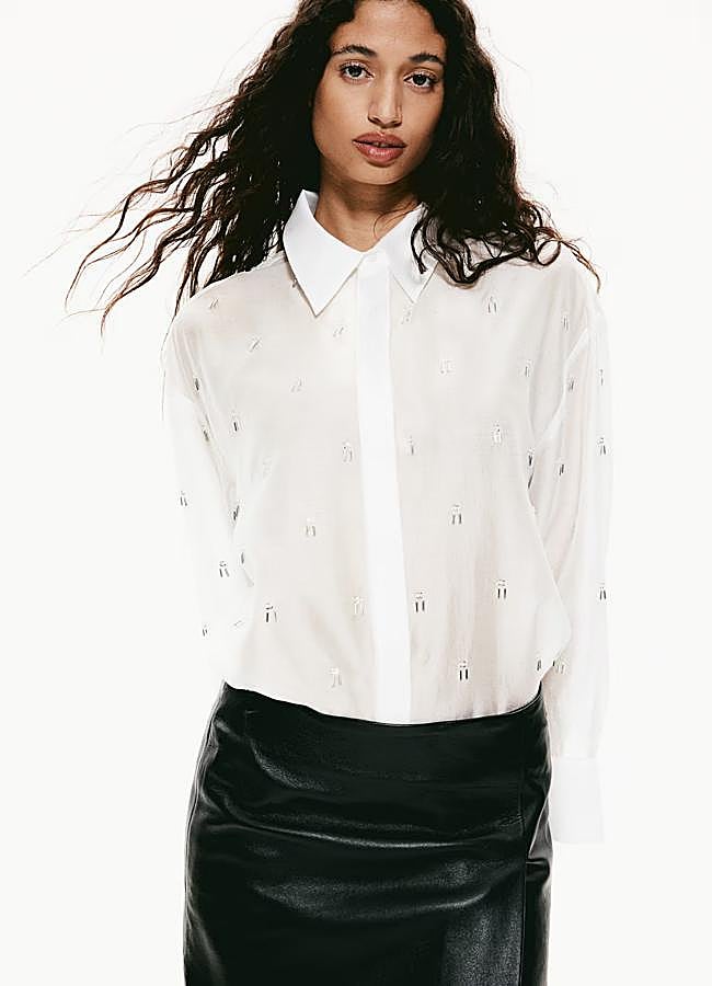 Imagen - Camisa con detalles decorativos de H&M 39,99 euros.