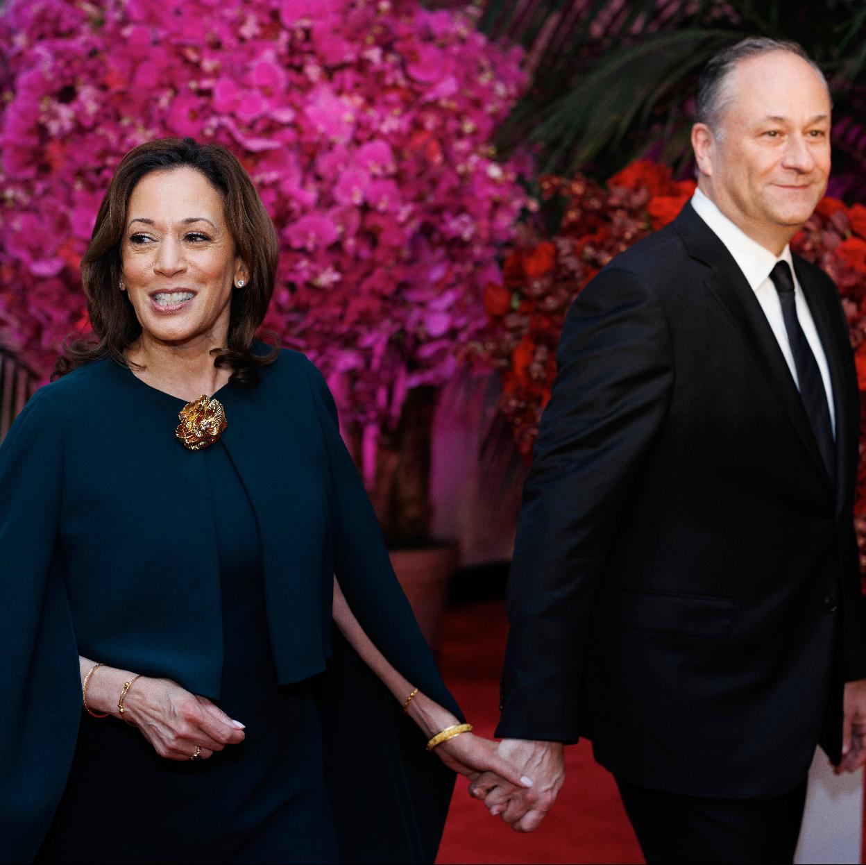 Kamala Harris junto a su marido, Doug Emhoff.