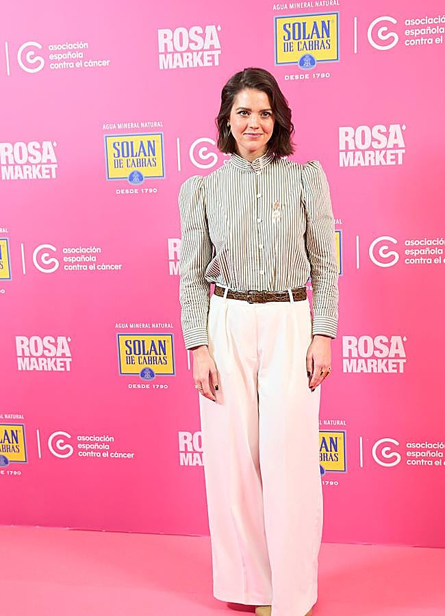 Imagen - Isabelle Junot con camisa de rayas y pantalones palazzo. Foto: Limited Pictures.