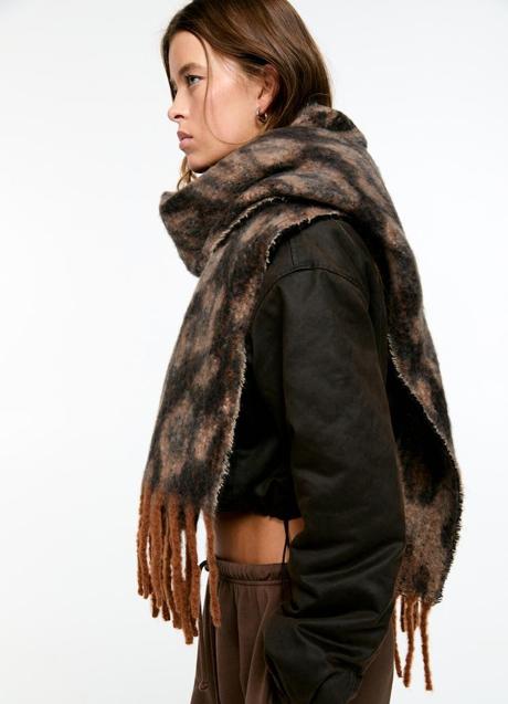 Imagen - Bufanda con estampado animal de Pull & Bear (15,99 euros)