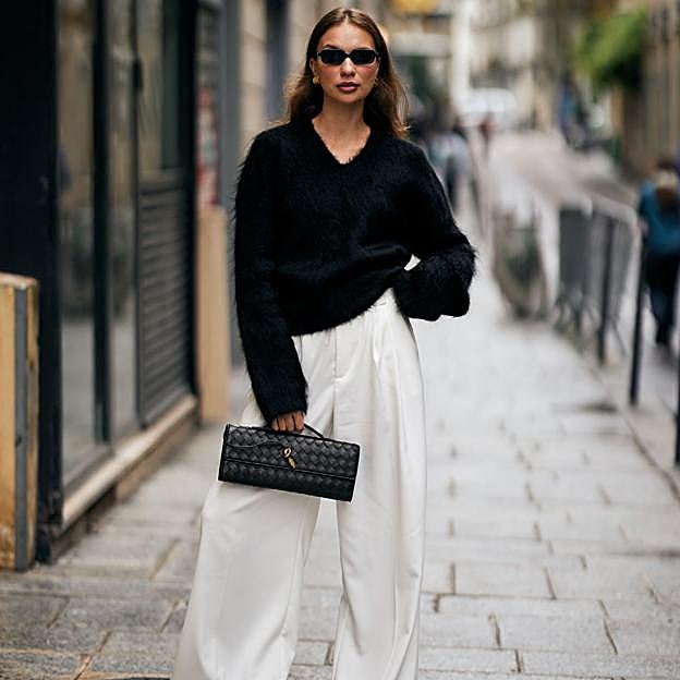 Imagen principal - Los pantalones con pinzas en la cintura estilizan y están de moda.