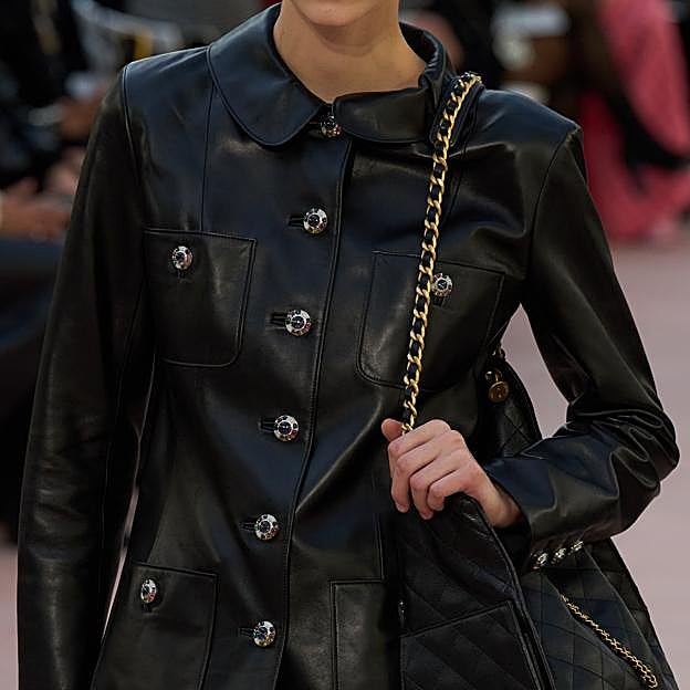 Imagen principal - Cazadoras de cuero de Chanel, Hermès y Lacoste.