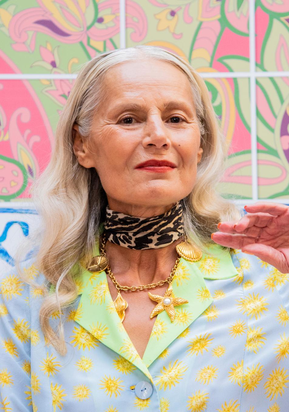 Tres hábitos sencillos para cuidar las canas que hacen las mujeres de 50