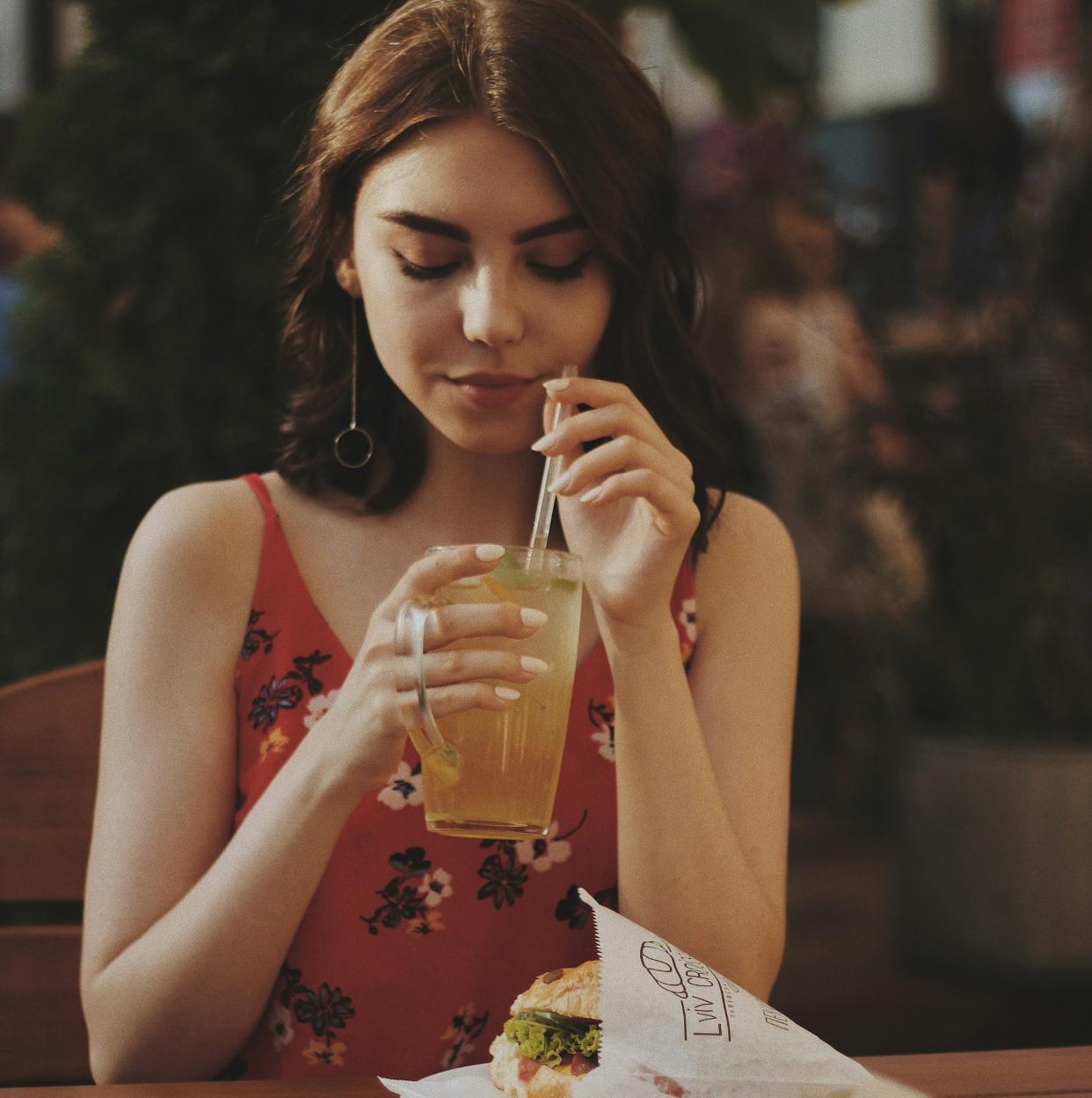 No hace falta comer cinco comidas al día. 