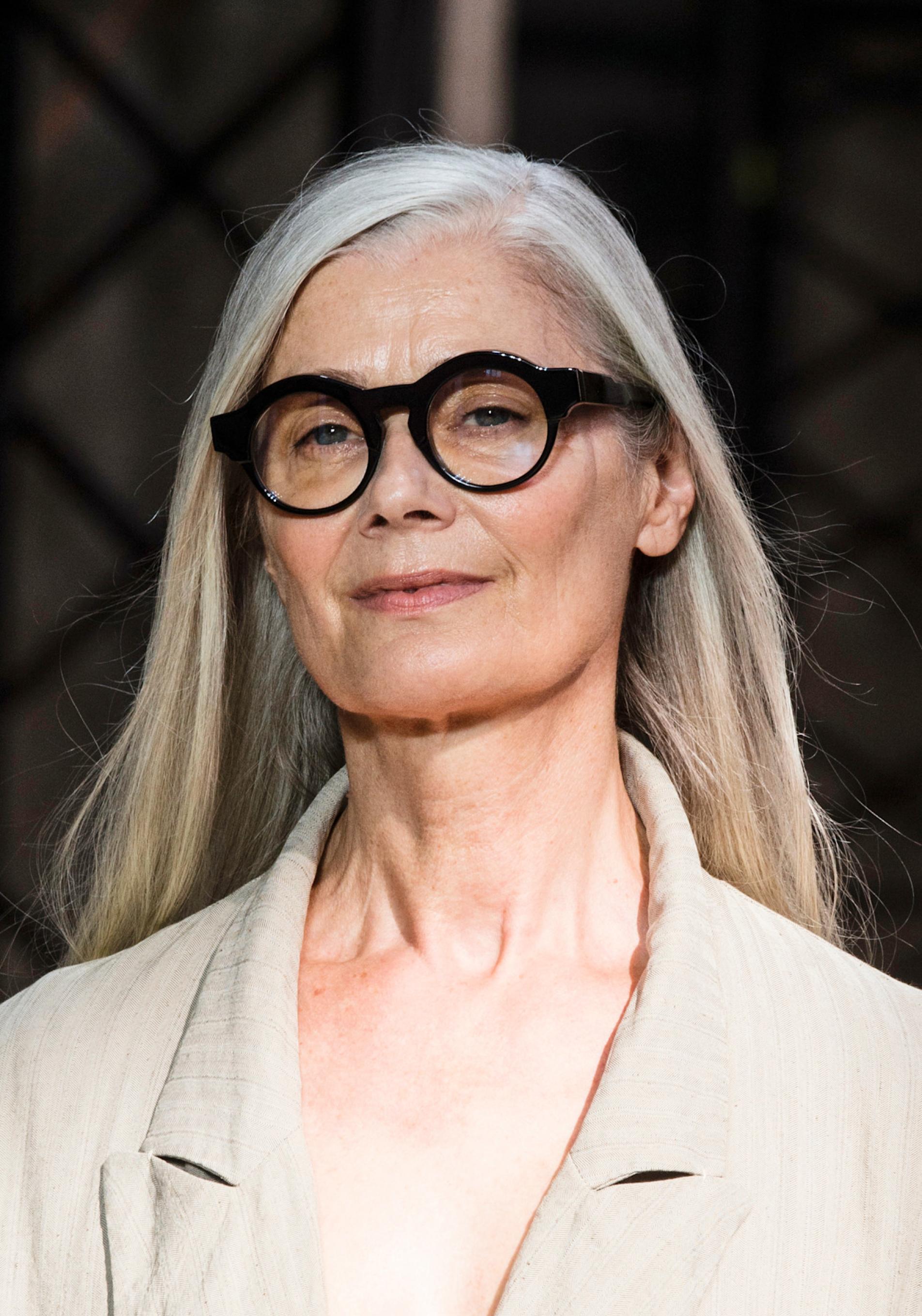 Los dispositivos de radiofrecuencia facial perfectos para mujeres de 50